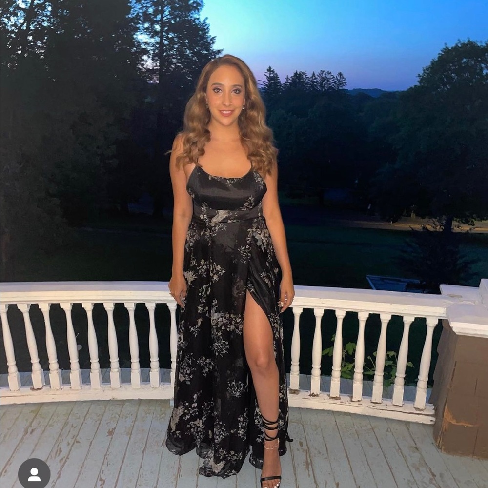 Dress w/high slit